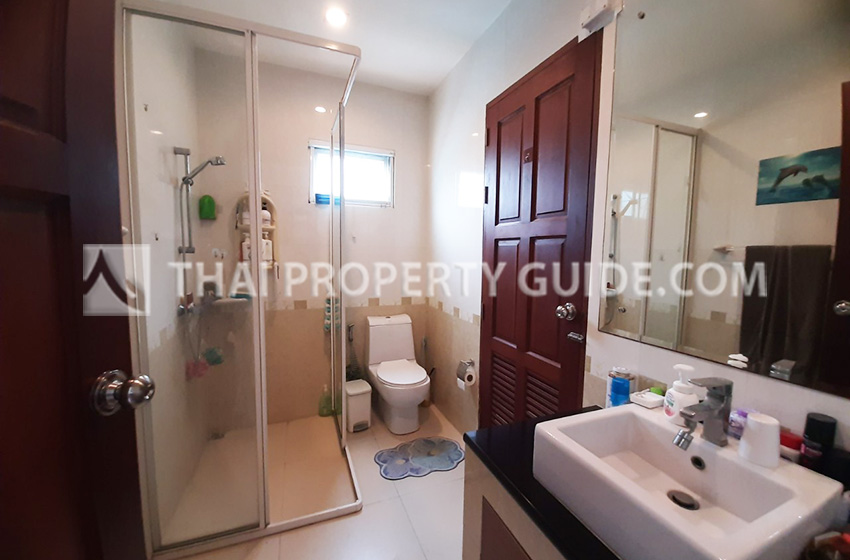 House with Private Pool in Sukhumvit 